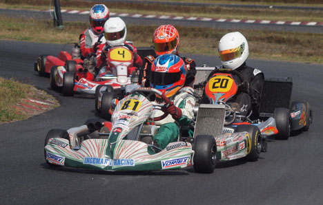 Christian Sørensen måtte en tur på græsset under overhalingerne ved finalen i KF3.